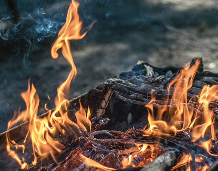 Gasthaus-Crames-Bratwurstessen-vom-Grill Gasthaus-Crames-Bratwurstessen-vom-Grill